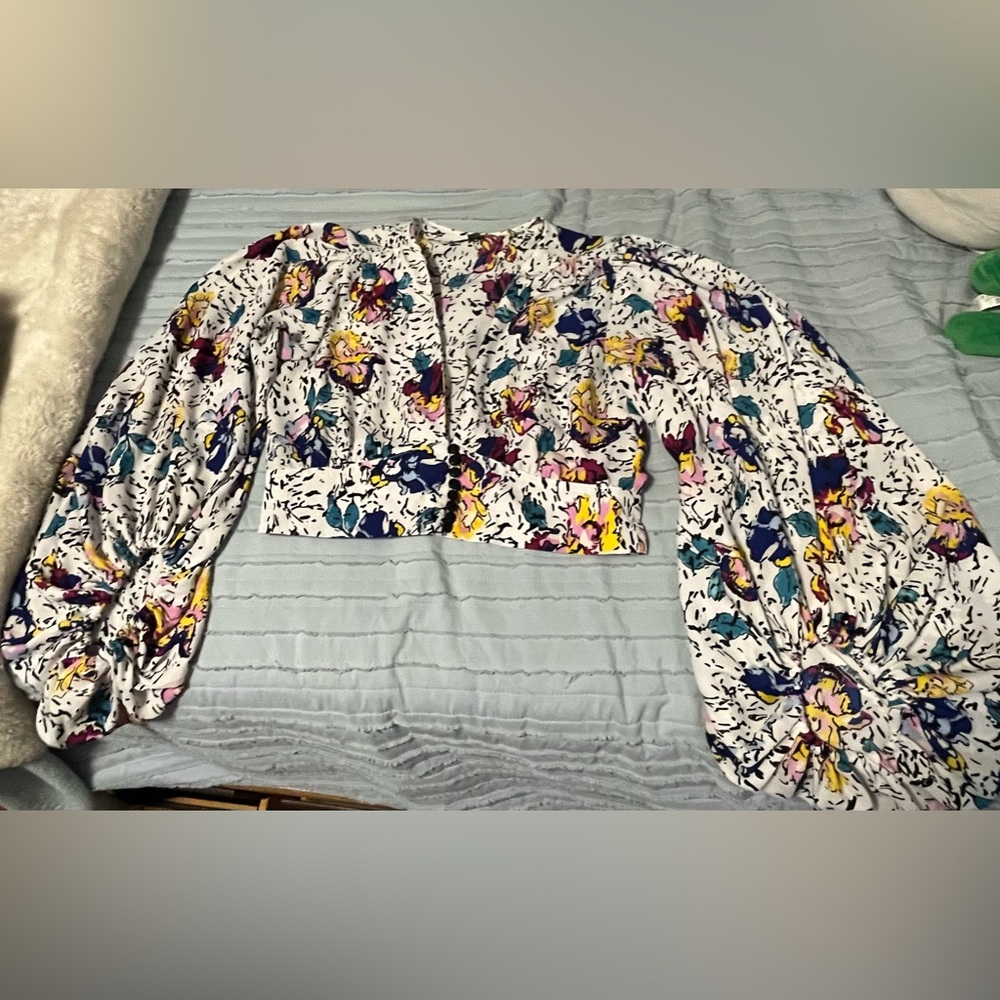 Sleeved plunge crop blouse